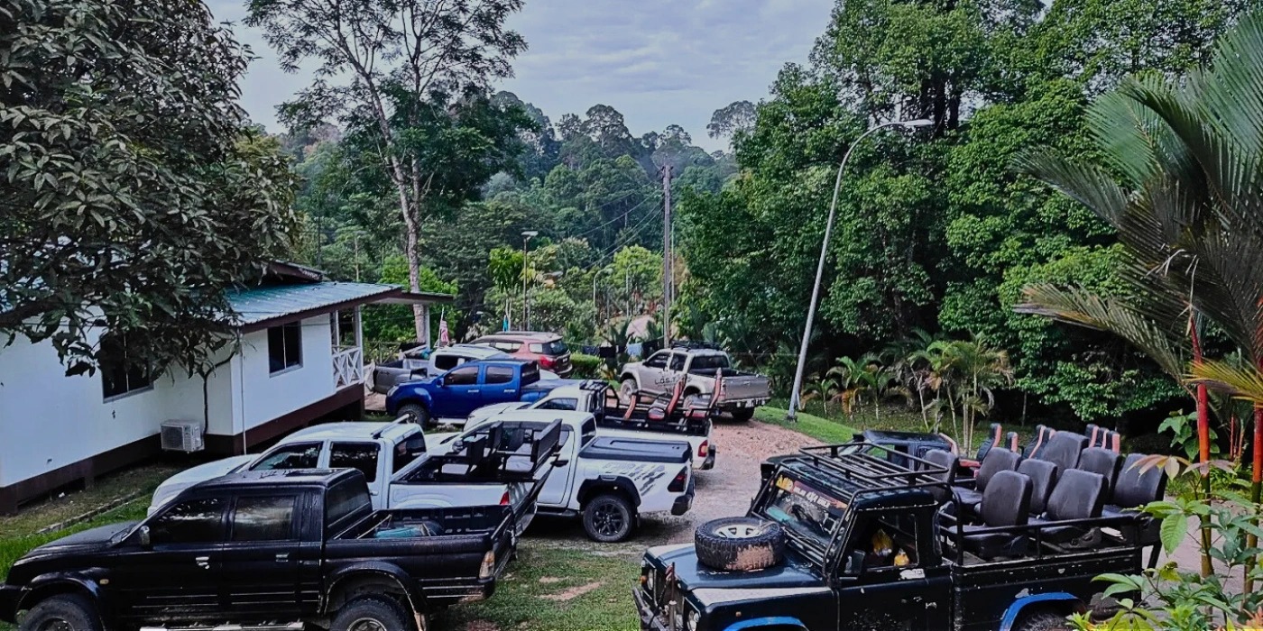 4WD transfer vehicle at the gate
